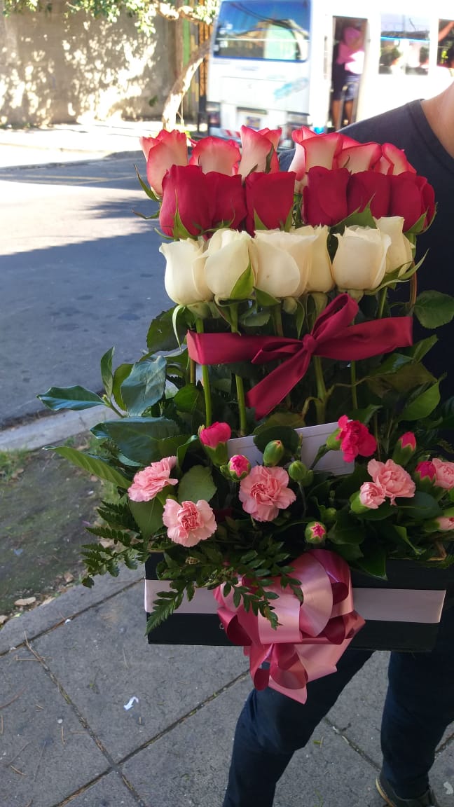 Escala de rosas - Tienda de Regalos El Salvador
