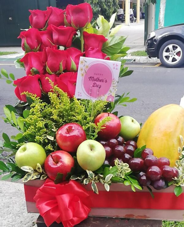 Rosas y frutas