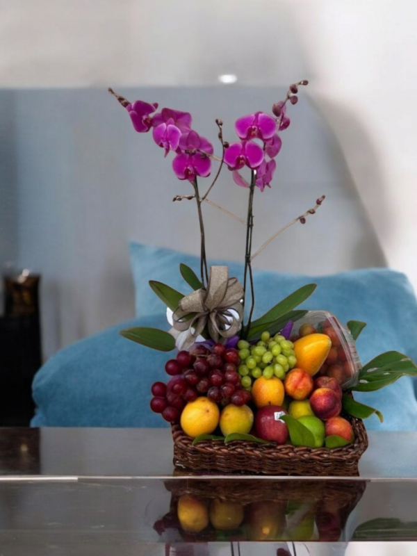 Orquidea y frutas
