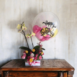 Rosas y orquidea